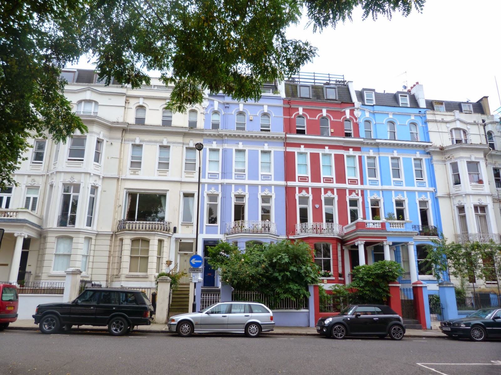 DAILY SCHMANKERL : Colourful Houses in Notting Hill