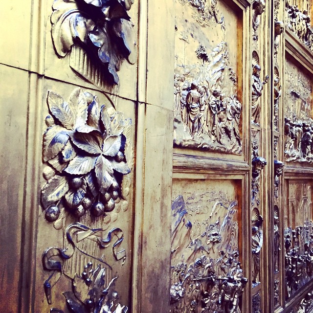 Such an amazing door! #victoriaandalbertmuseum #vanda @vamuseum #vamuseum #goldendoor #artefact #ancient #art #monday #museum