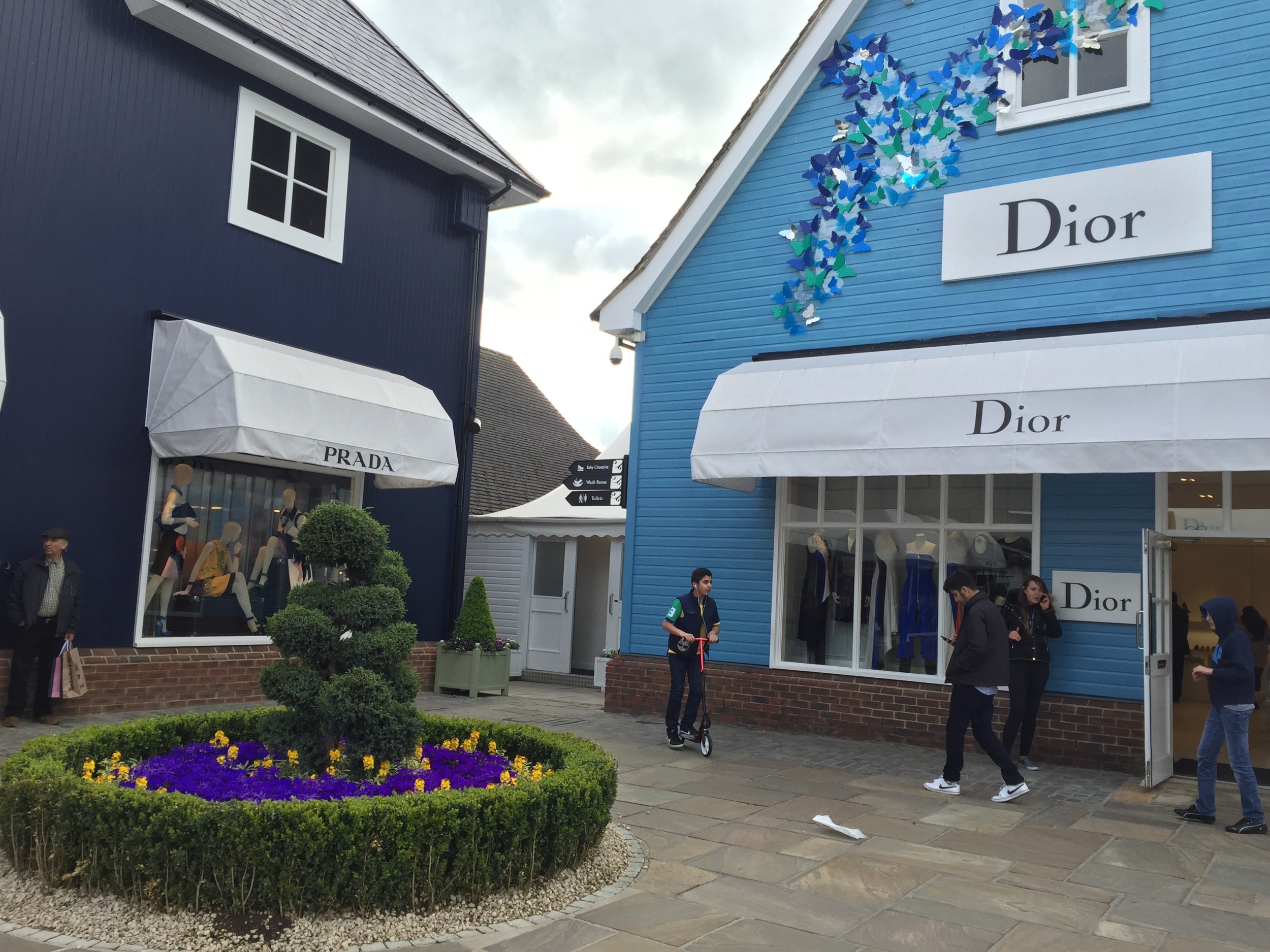 bicester village dior